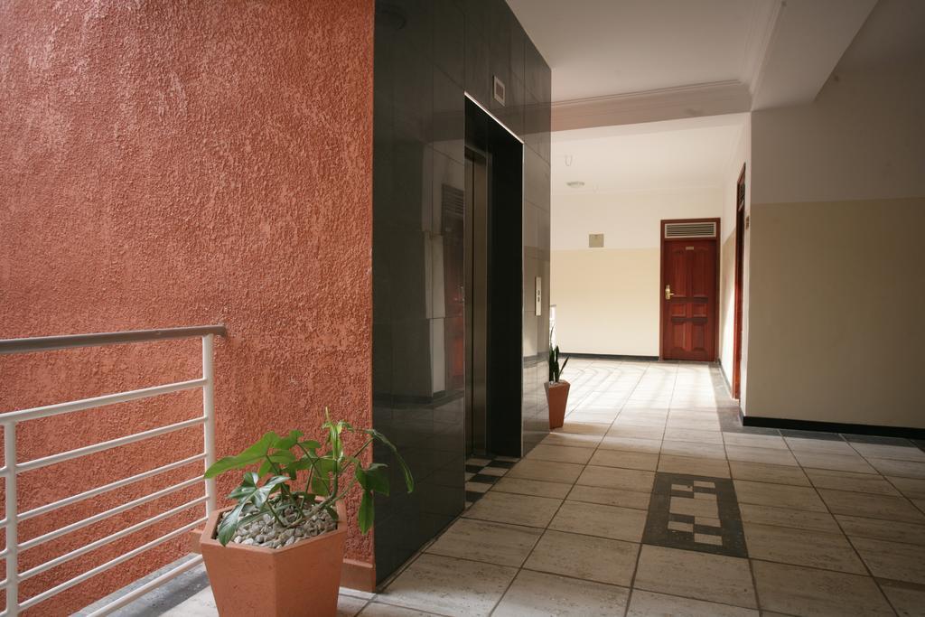 Hotel Triangle Καμπάλα Εξωτερικό φωτογραφία