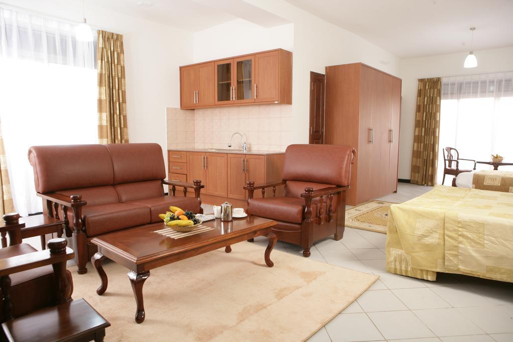 Hotel Triangle Καμπάλα Εξωτερικό φωτογραφία