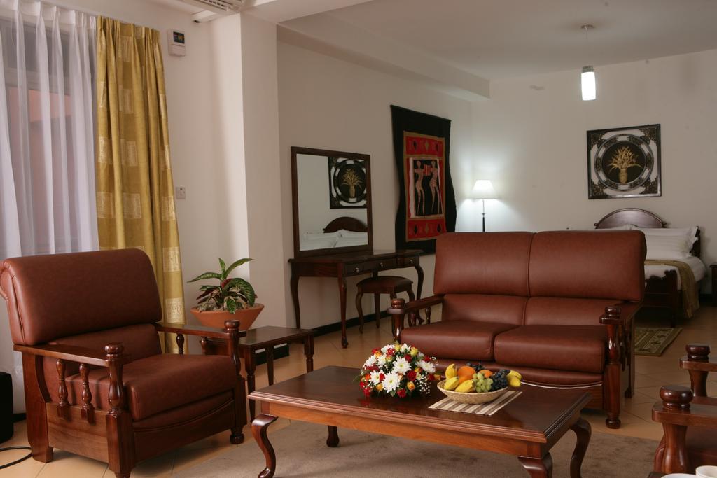Hotel Triangle Καμπάλα Εξωτερικό φωτογραφία