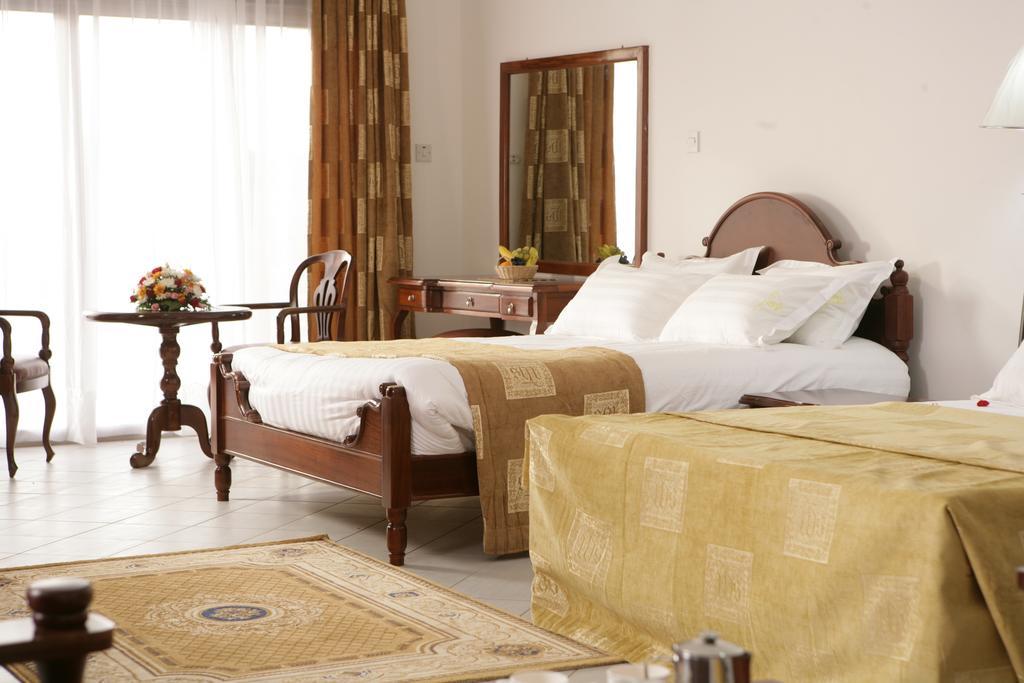 Hotel Triangle Καμπάλα Εξωτερικό φωτογραφία