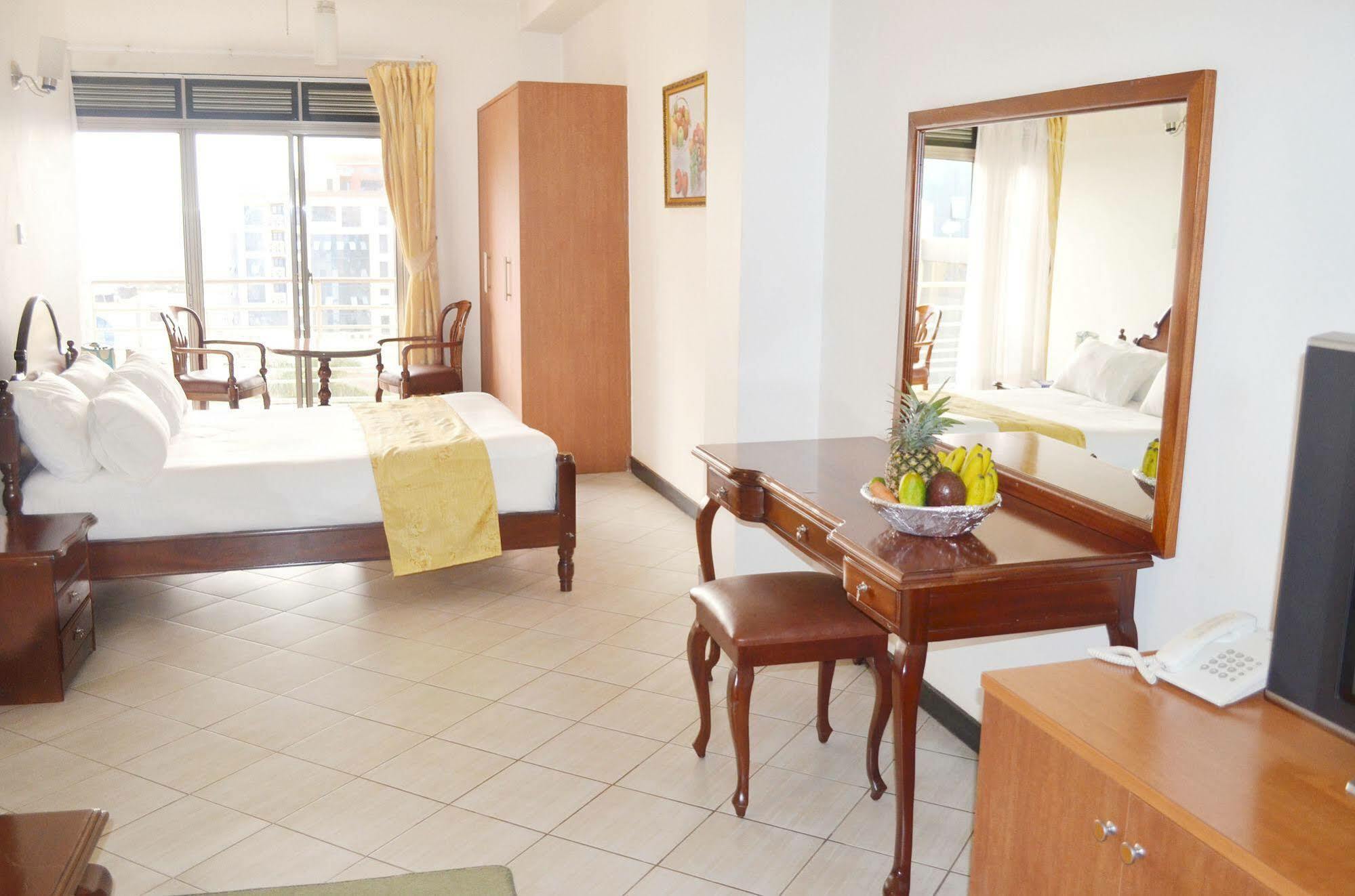Hotel Triangle Καμπάλα Εξωτερικό φωτογραφία