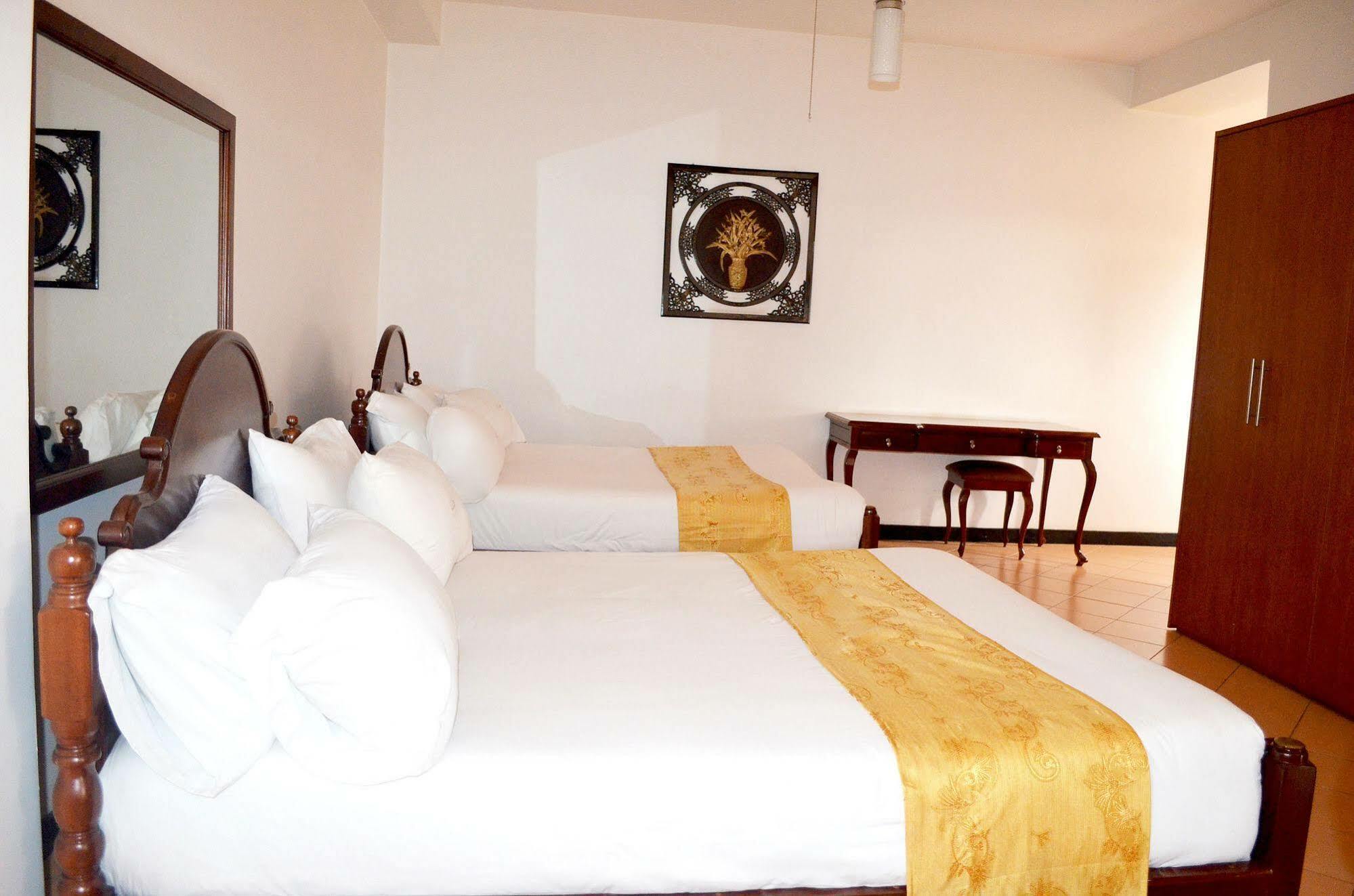 Hotel Triangle Καμπάλα Εξωτερικό φωτογραφία