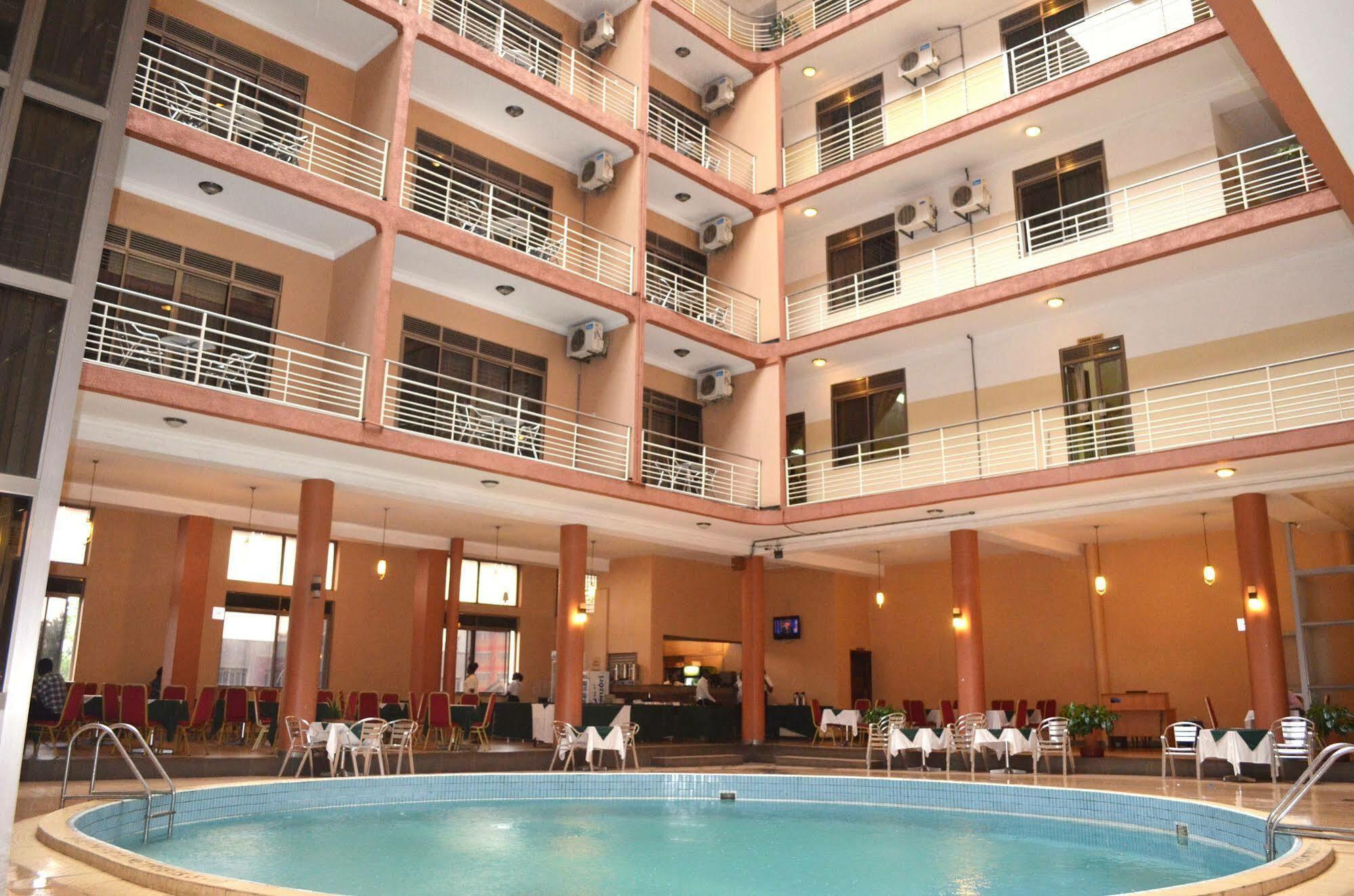 Hotel Triangle Καμπάλα Εξωτερικό φωτογραφία