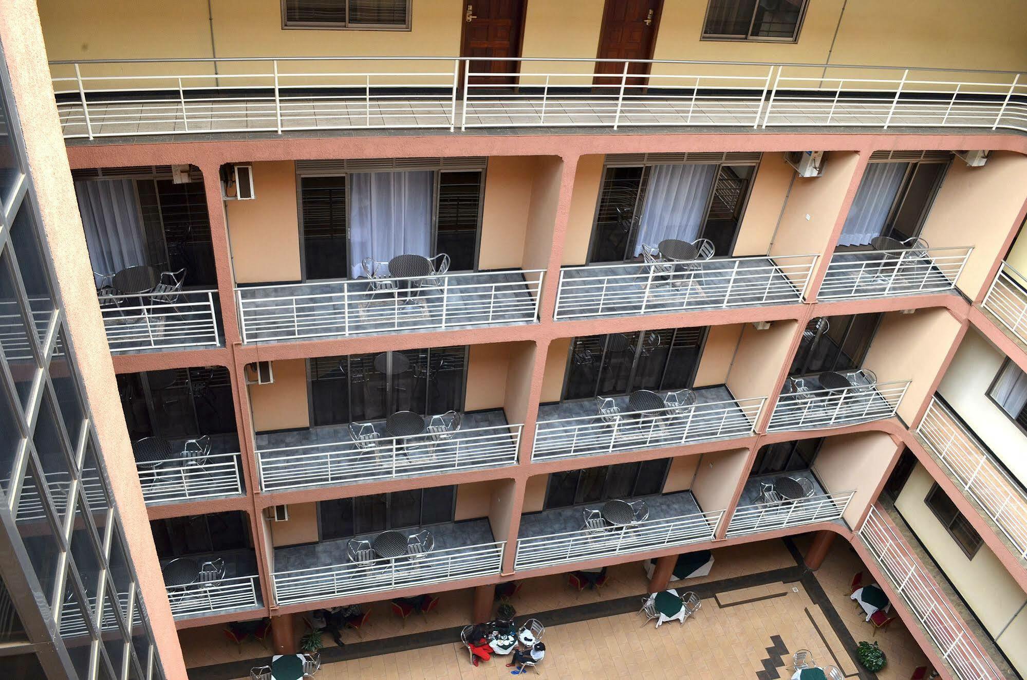 Hotel Triangle Καμπάλα Εξωτερικό φωτογραφία